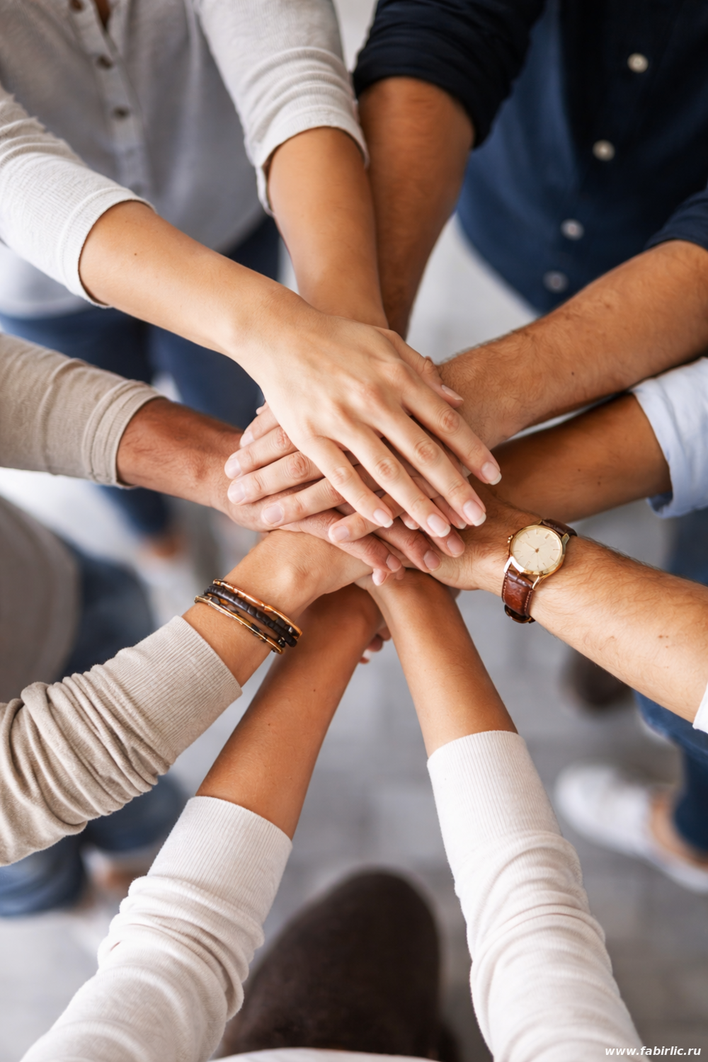 Окружение, в котором человек чувствует принятие и устойчивость